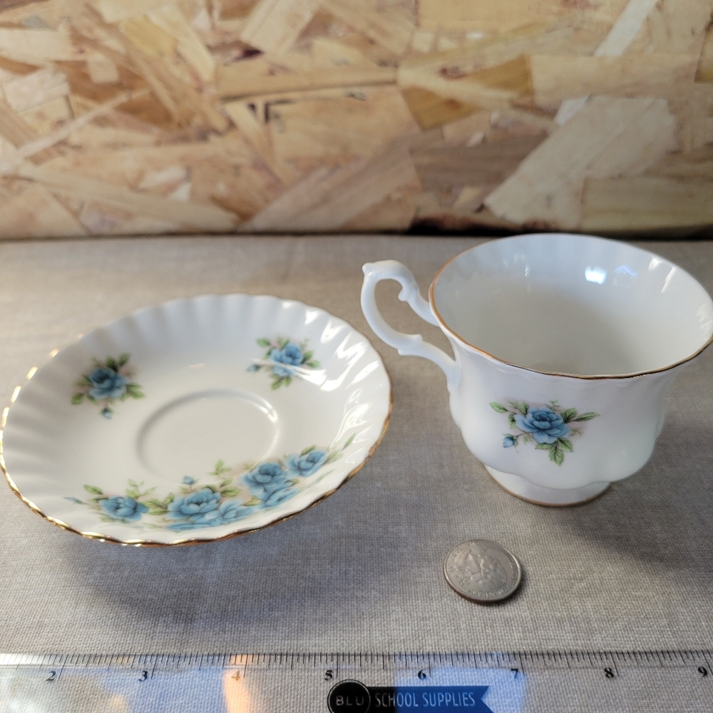 Royal Albert Blue Rose Teacup and Saucer(T8) - Picture 4 of 7